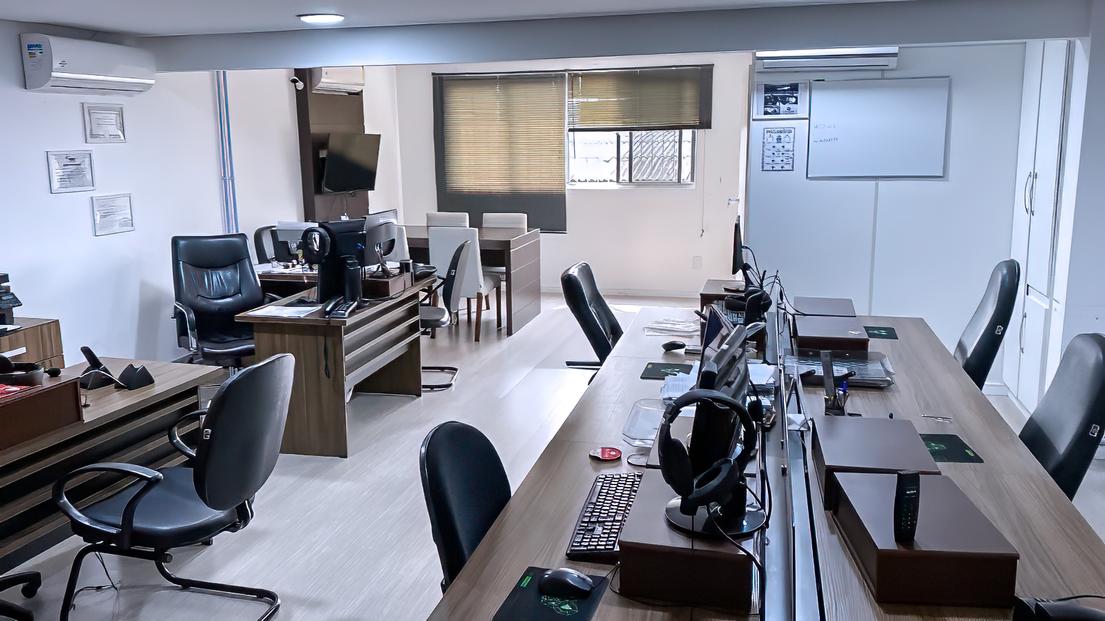 Espaço compartilhado do Office Hub Coworking